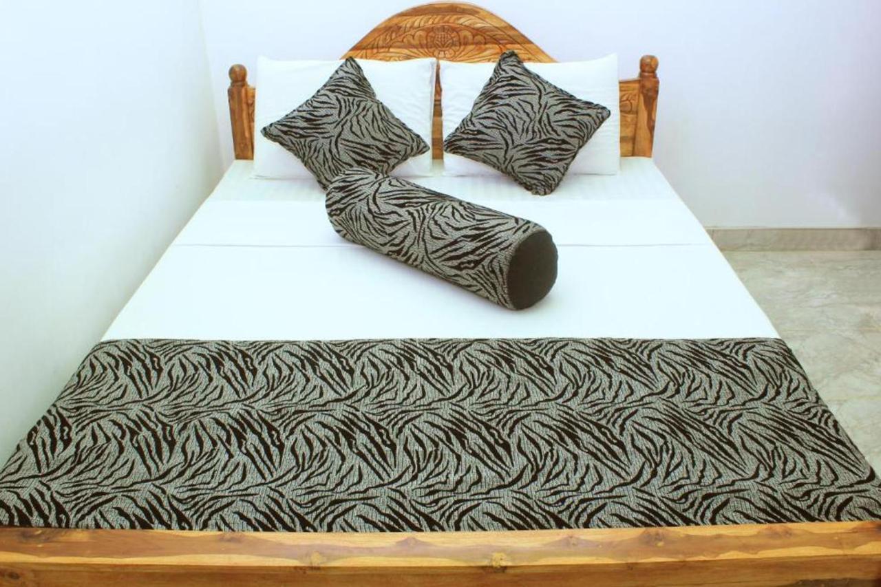 Keerthi Homestay Sigirîya Extérieur photo