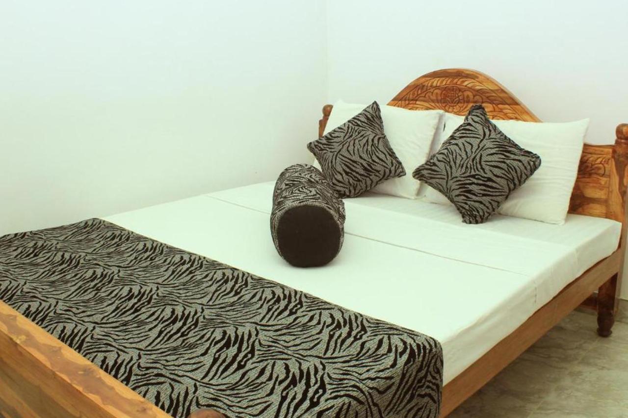 Keerthi Homestay Sigirîya Extérieur photo